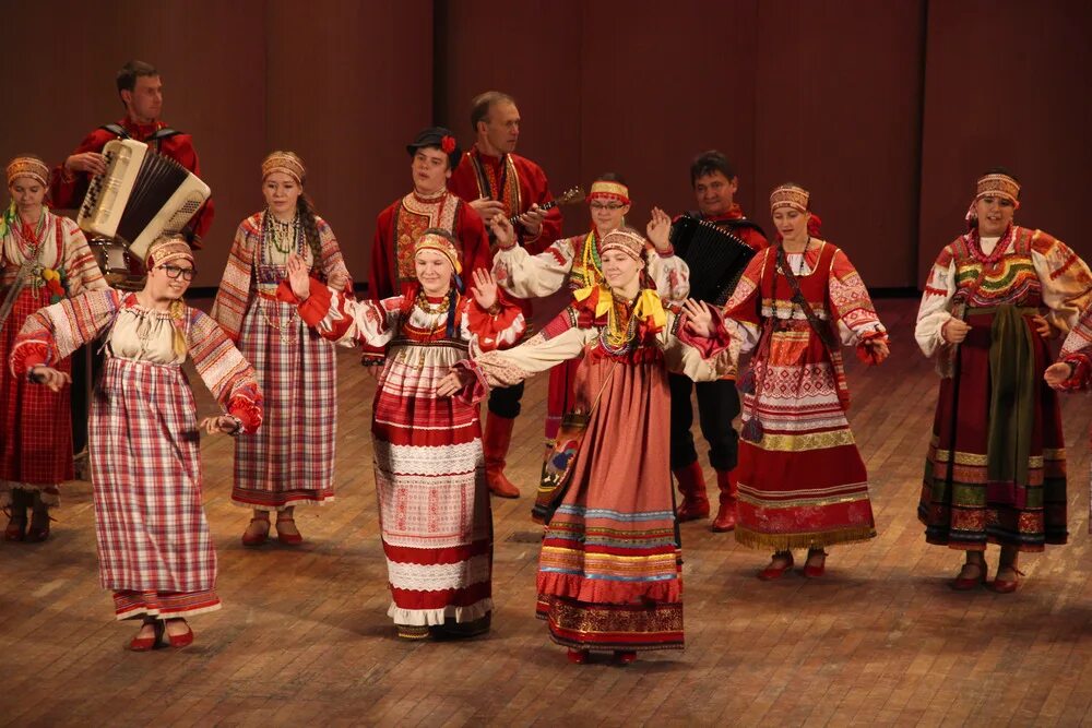 Поздравление открытка внучка выступает в фольклорном ансамбле. Ансамбль русь белгород. Ансамбль им пятницкого. Государственный академический русский народный хор им м е пятницкого. Хор имени пятницкого.