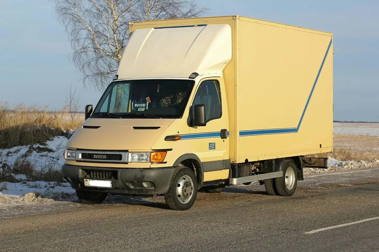 Купить грузовик категории в. Ивеко Дейли фургон. Ивеко Дейли 2001. Iveco Daily 50c15. Iveco Daily грузовой фургон.