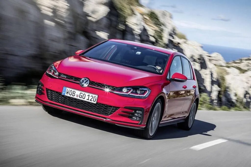 Выбрать volkswagen. Volkswagen Golf GTI 2018. Гольф GTI 2018. Volkswagen Polo GTI 2021. Volkswagen Golf GTI Run.