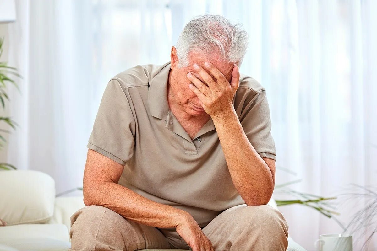 Слабость у пожилых людей причины