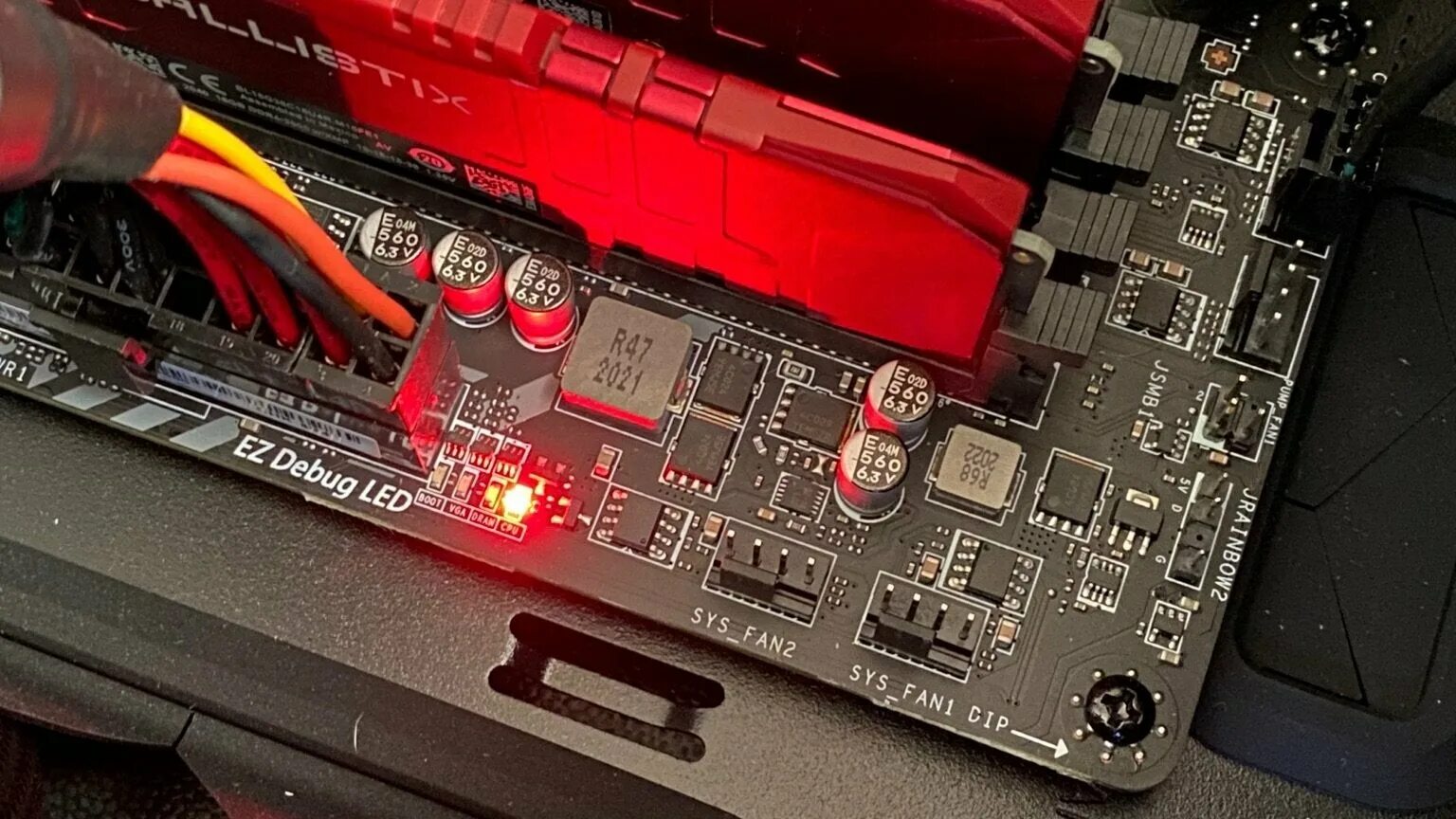 Cpu горит красным на материнской. Материнская плата msi ez debug led. индикаторы на мат плате msi. материнская плата гигабит красный индикатор. красный индикатор на материнской плате.