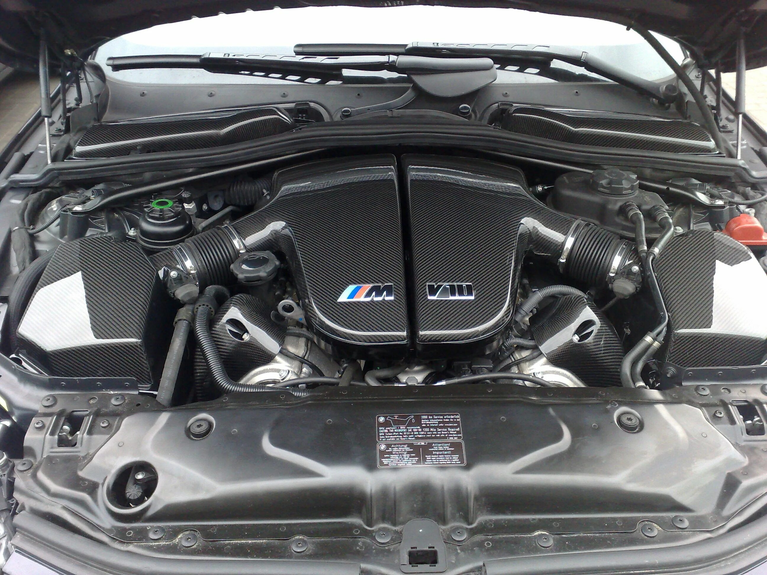 БМВ м5 е60 мотор v10. BMW m5 e60 v10 мотор. БМВ м5 е60 двигатель v10. V10 BMW m5 мотор.