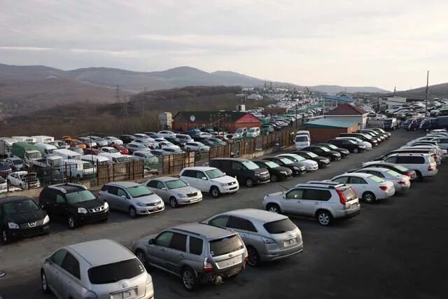 Зелёный угол 2000-е. Зеленый угол грузовики. Авторынок. Зеленый угол грузовики. Зелёный рынок владивосток.