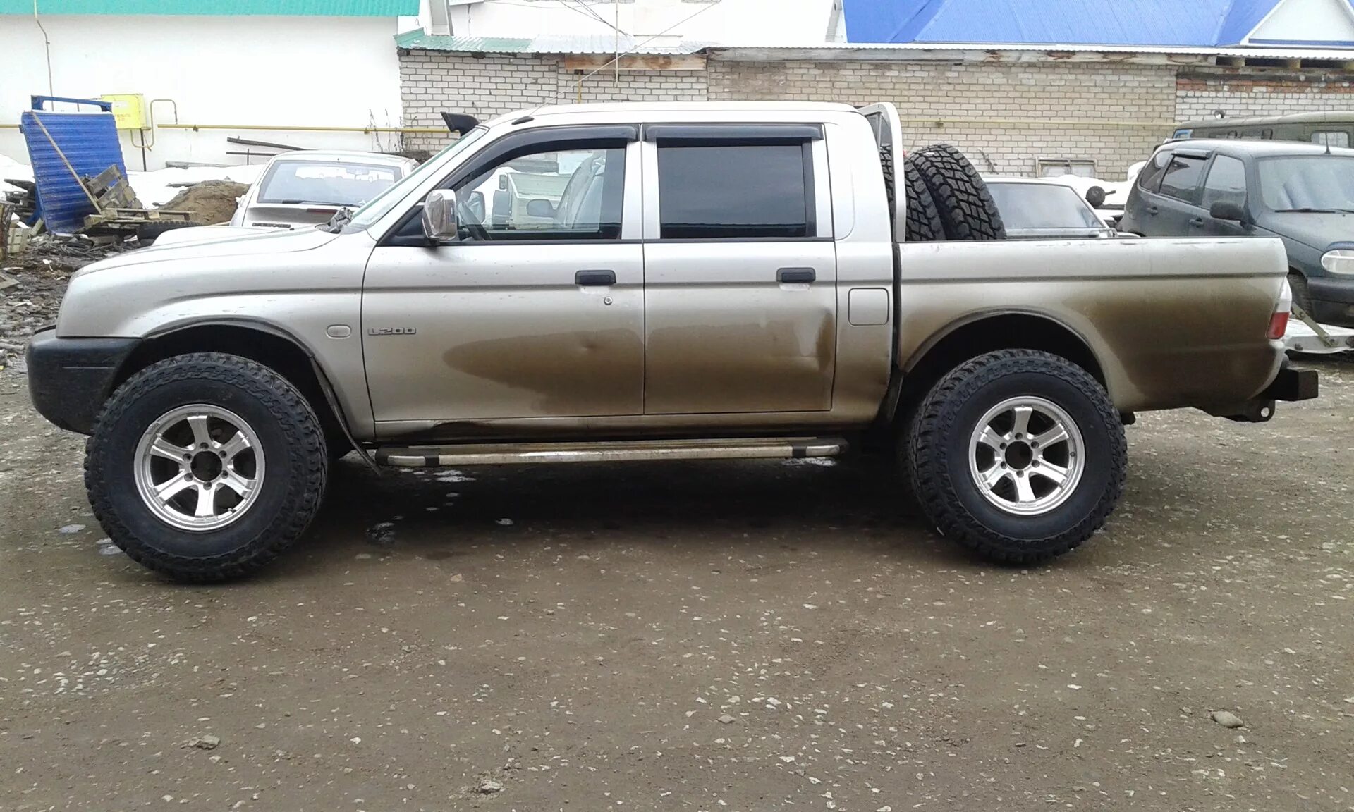 Мицубиси л200 3 поколение. Митсубиси l200 1990. Митсубиси l200 2005. Mitsubishi l200 3g.