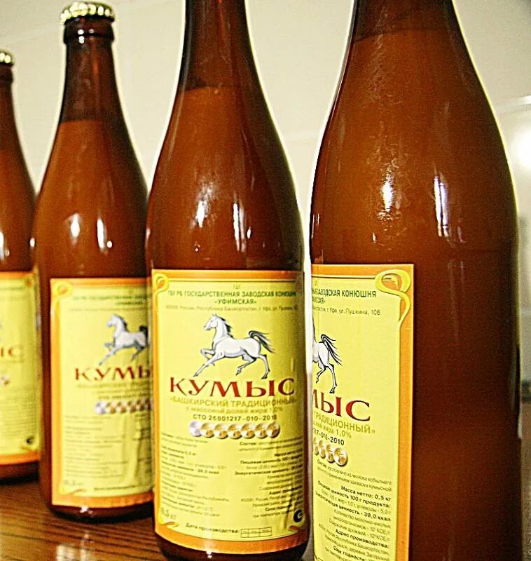 Кумыс в бутылке. Башкирский напиток кумыс. Кумыс в стеклянной бутылке. Не кумыс а в калмыкии. Кумыс.