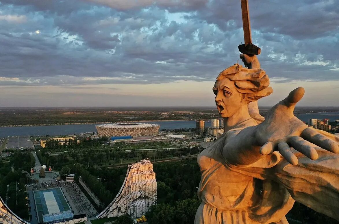 Высота статуи родины. Монумент родина мать зовет в волгограде. памятник родина мать в волгограде. мамаев курган статуя родина мать. скульптура родины матери на мамаевом кургане.