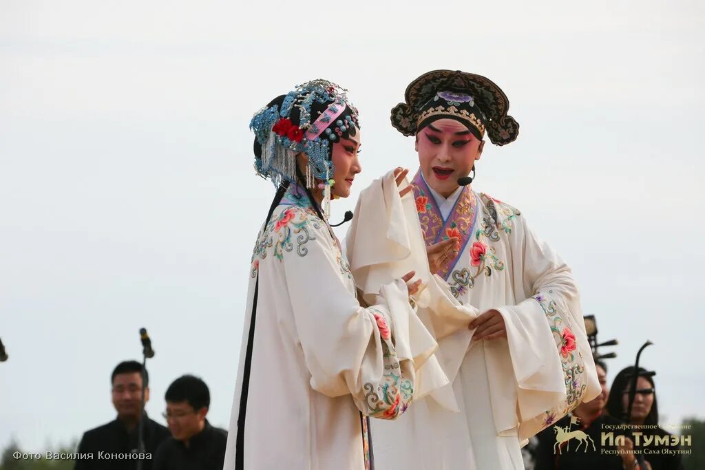 Встреча шедевров юнеско на земле олонхо. День олонхо в якутии 25 ноября картинки. Ысыах орто дойду. Ысыах олонхо 2022. Олонхо юнеско.