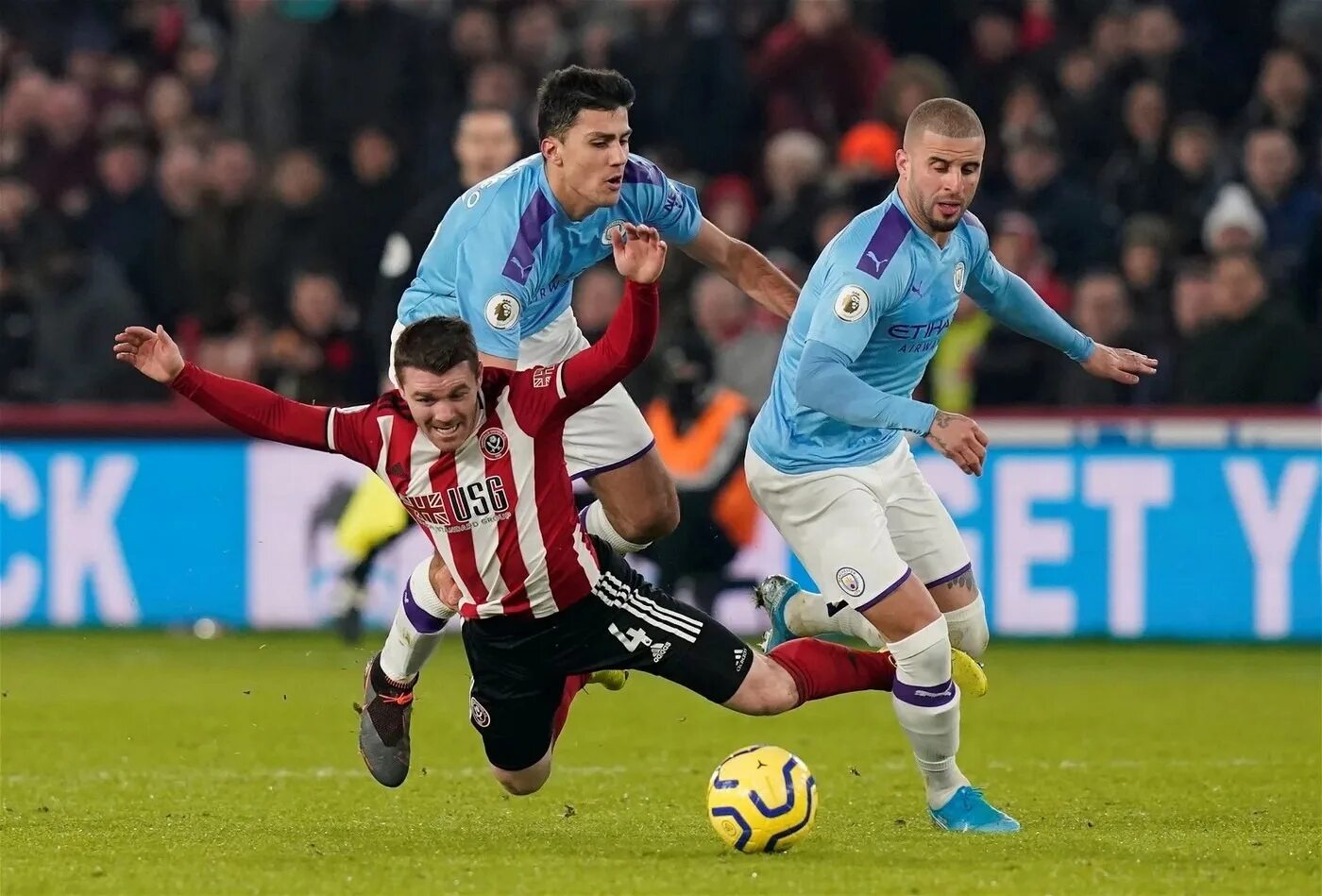 Шеффилд юнайтед ман юнайтед. Манчестер юнайтед шеффилд юнайтед. manchester city sheffield united. ман сити победа 2223. шеффилд юнайтед чемпионы.