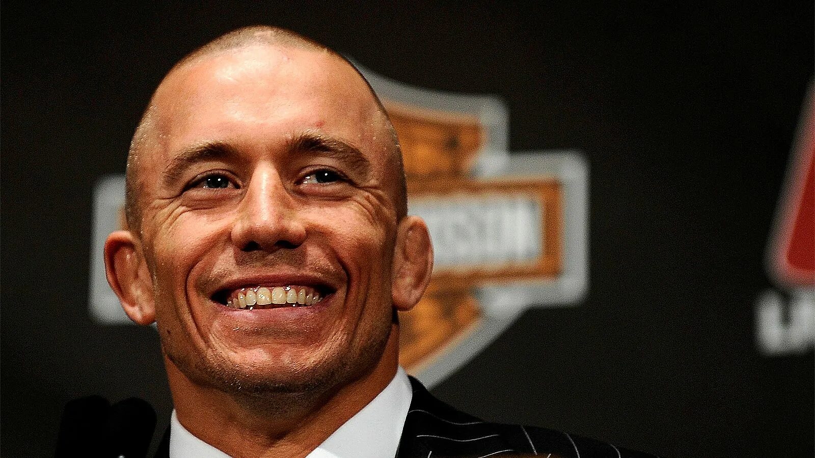 Сен пьер юфс. George st pierre. Сент пьер боец. Джорджа сен пьера. Джорджа сен пьера.