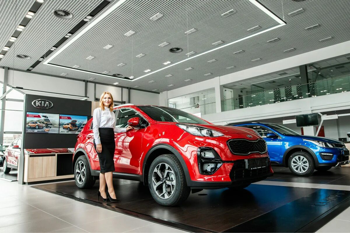 Kia Motors 2020. Киа в автосалоне 2022. Новая Киа Моторс. Киа оф дилер.