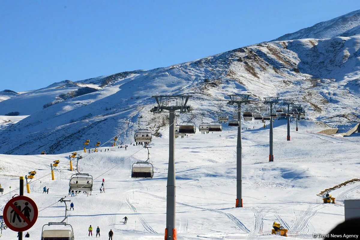 Горнолыжный в азербайджане. Горы Шахдаг курорт. Курорт Шахдаг Азербайджан. Баку горнолыжный курорт Шахдаг. Горнолыжный курорт Шахдаг 2022.