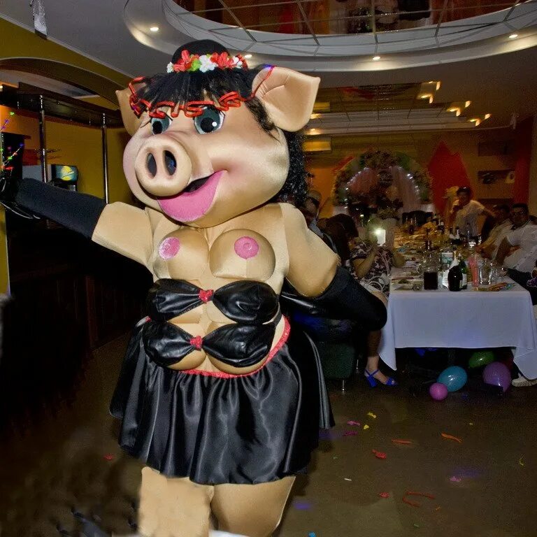 ростовые куклы на корпоратив. ростовая кукла свинья стриптизерша. ростовая кукла шейх мустафа. ростовские куклы для праздника взрослым. ростовые куклы на корпоратив.