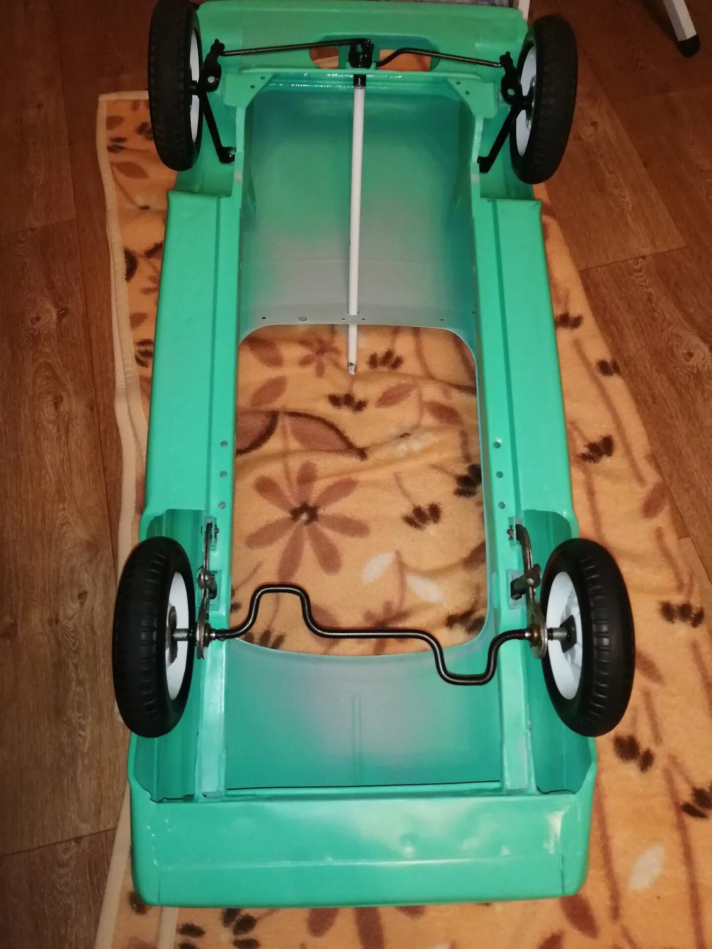 Механизм детских машинок. Механизм детских машинок. Team associated rc10 classic. Инерционный механизм в игрушках. Ваз 2107 педальная машина.