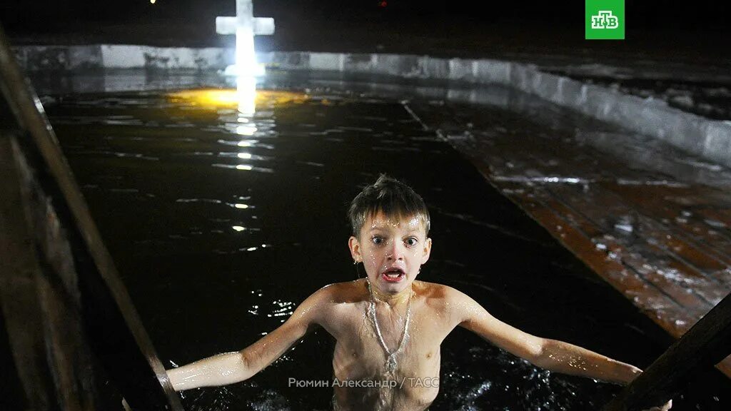 Прорубь в серебряном бору. Топят ли баню на крещение. Проруби на крещение 2023 в новосибирске. Баня купание в проруби. Крещенские купания.