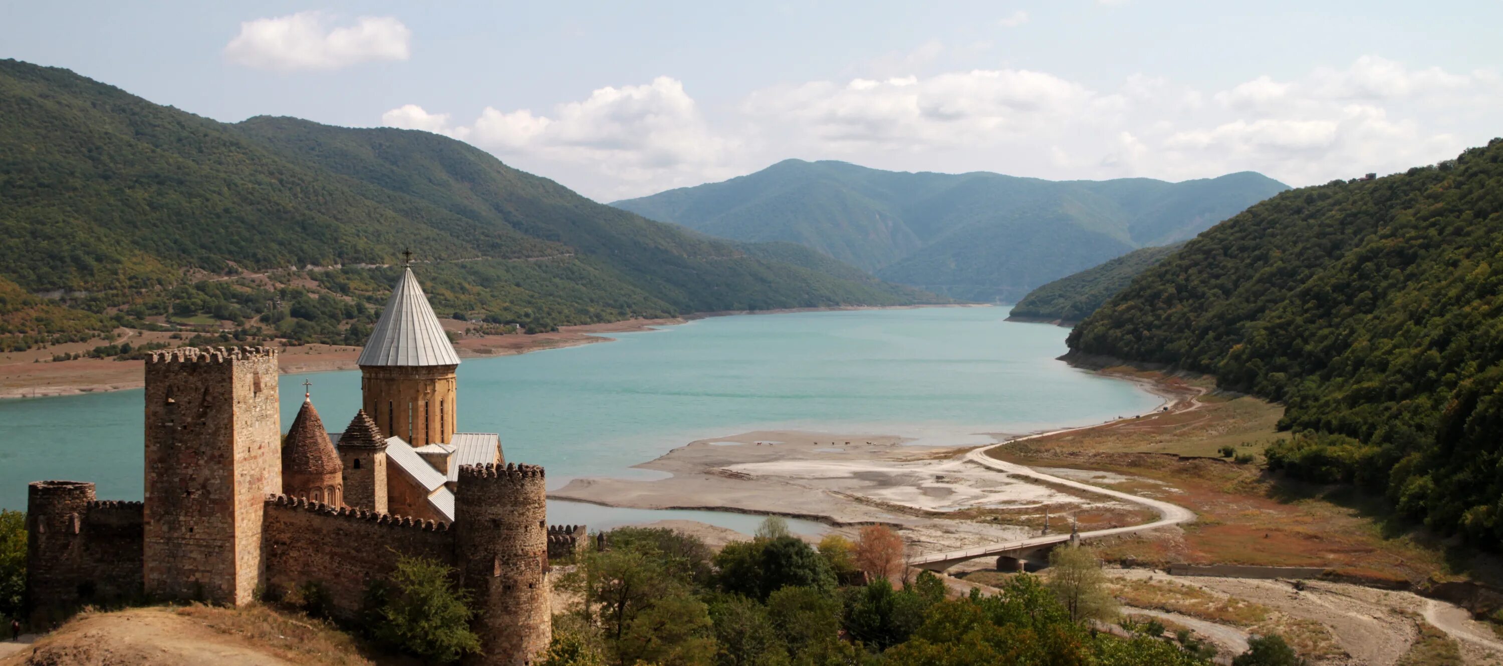 Tbilisi. Полет в грузию. Грузия тбилиси туризм. Путёвки в грузию из екатеринбурга. Тур в грузию из москвы 2022.