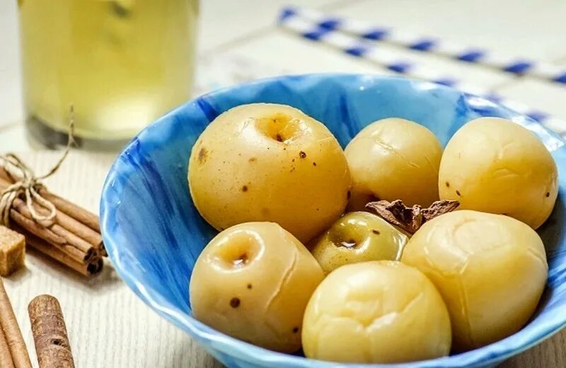 Какие яблоки мочат на зиму. Антоновка моченая. моченые яблоки. моченые яблоки на зиму. яблоки мочёные в банках.