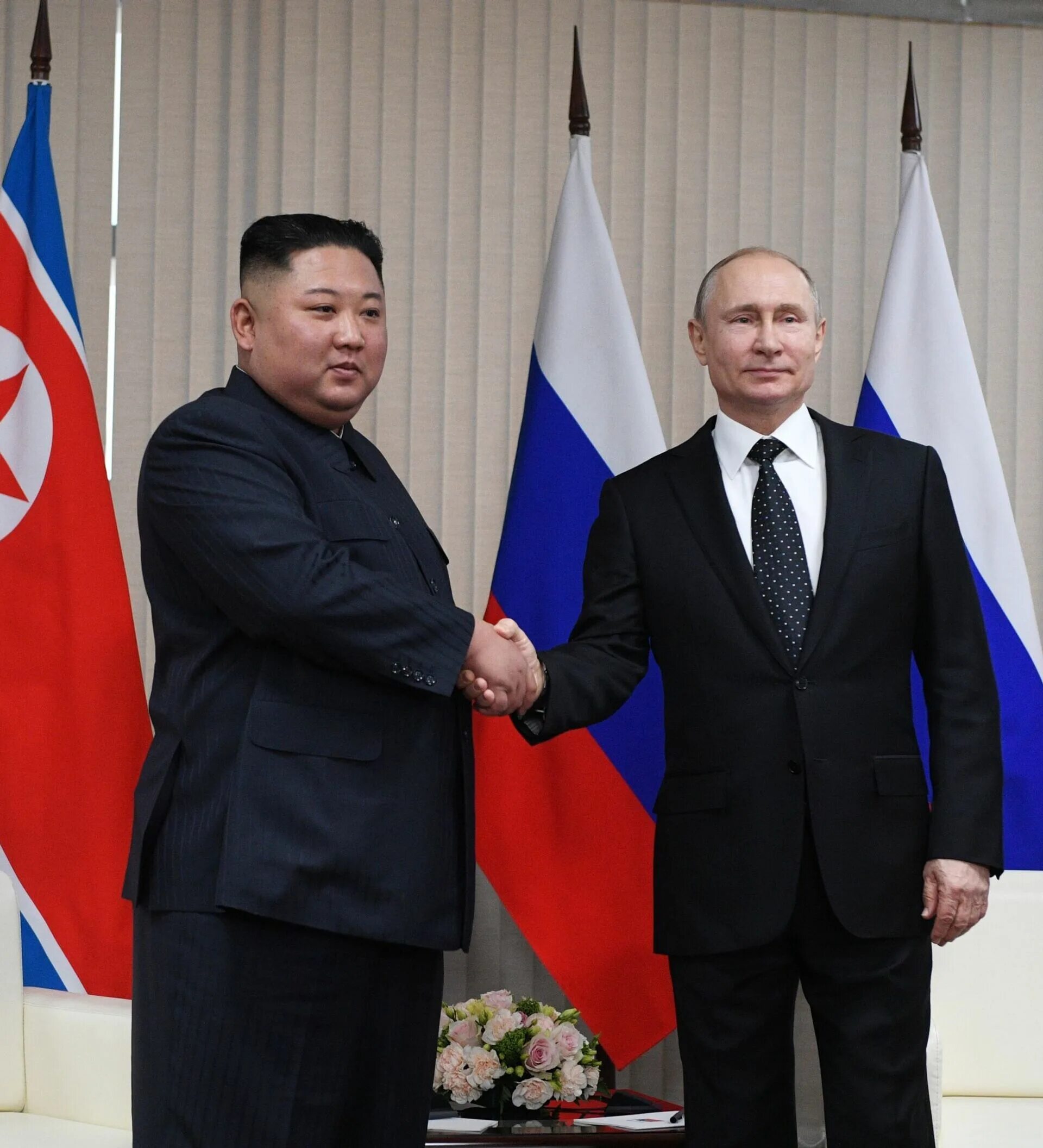 Союзники кореи. Ким Чен Ын и Путин. Владимир Путин и Ким Чен Ын. Северная Корея и Россия. Ким Чен Ын и Путин встреча.