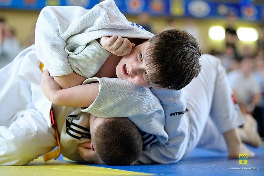 Занятия боксом для детей. Тхэквондо итф дети. Московский центр боевых искусств. Единоборства со скольки лет. Спортивные кружки.