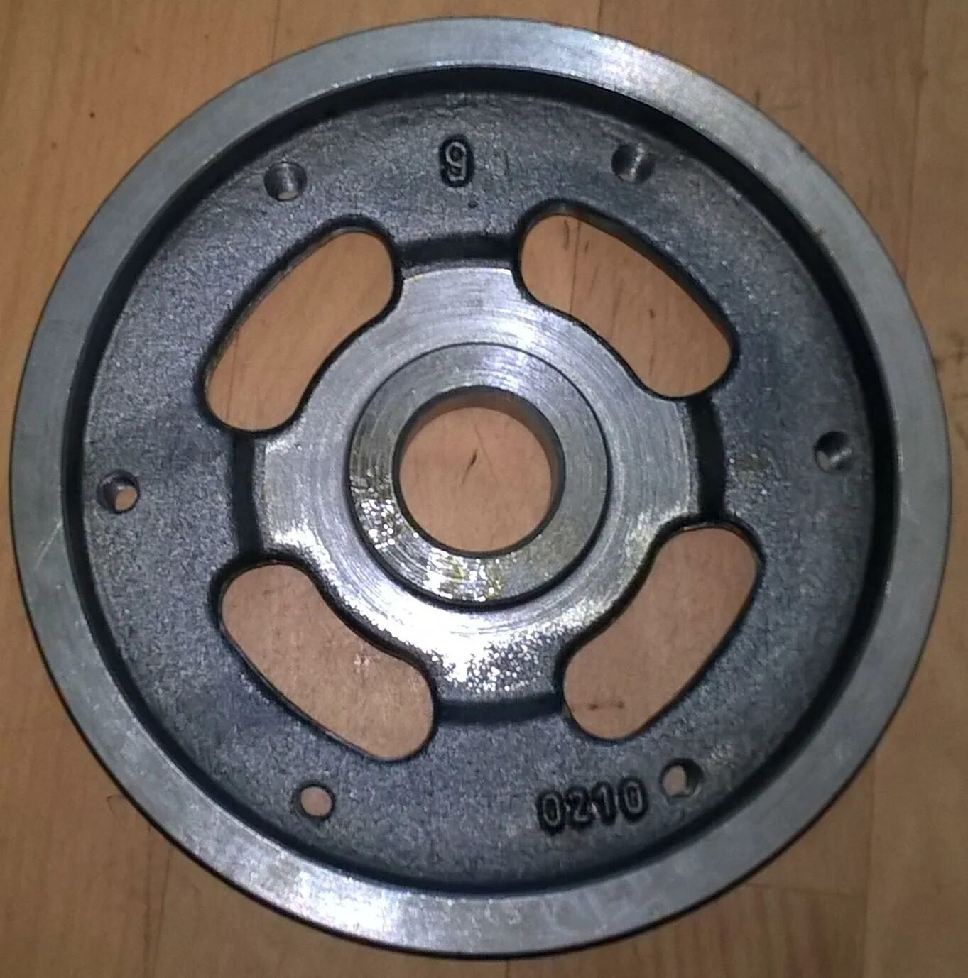 Ремень привода шнека champion st656bs. 656bs,761e,762e,861bs большой. Ремень привода генератора ваз 2107 инжектор. Ремённый шкив 25j-4. Шкив привода шнека st656.