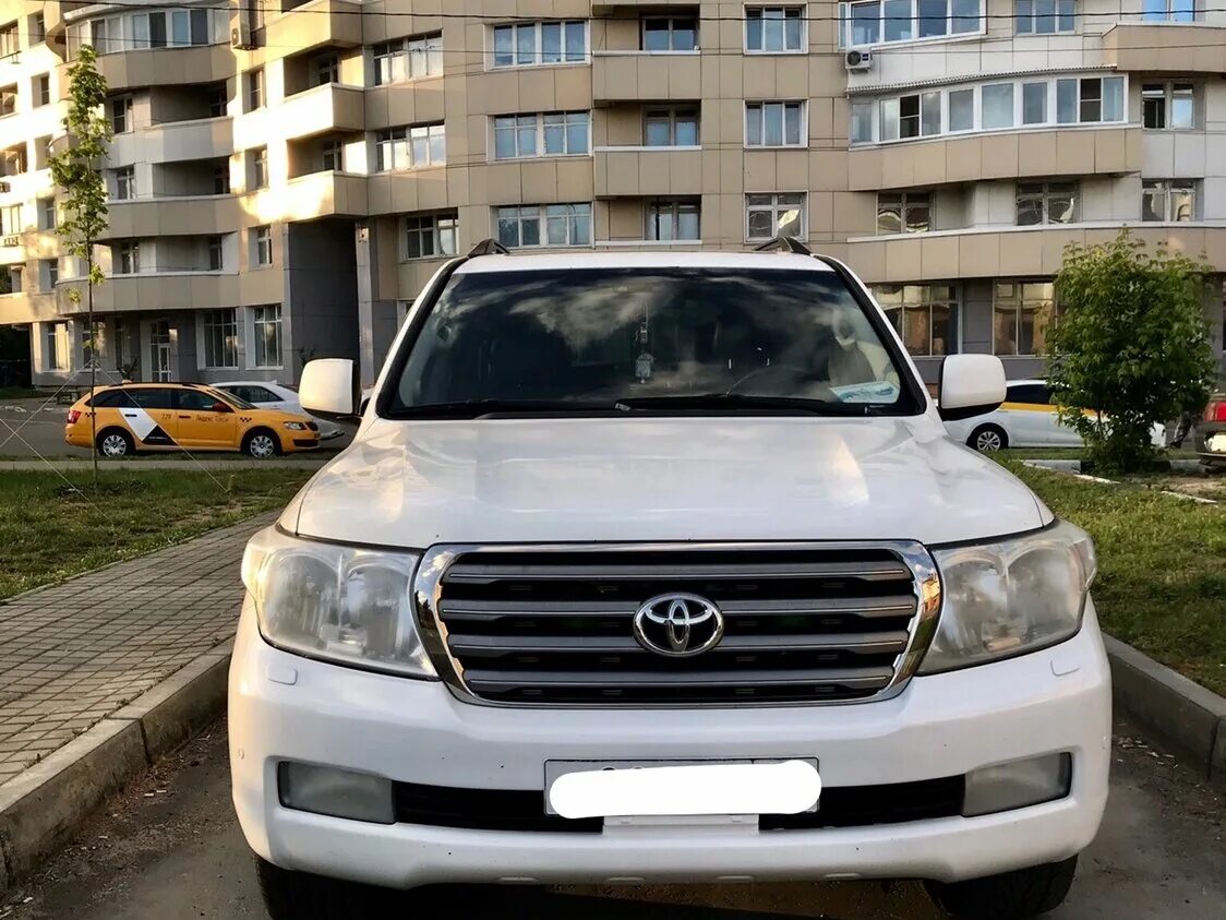 Тойота крузер 250 купить. Toyota Land Cruiser 200 белый. Toyota Land Cruiser 250. Тойота ленд Крузер 200 старый. Toyota Land Cruiser 200 в Старом кузове.