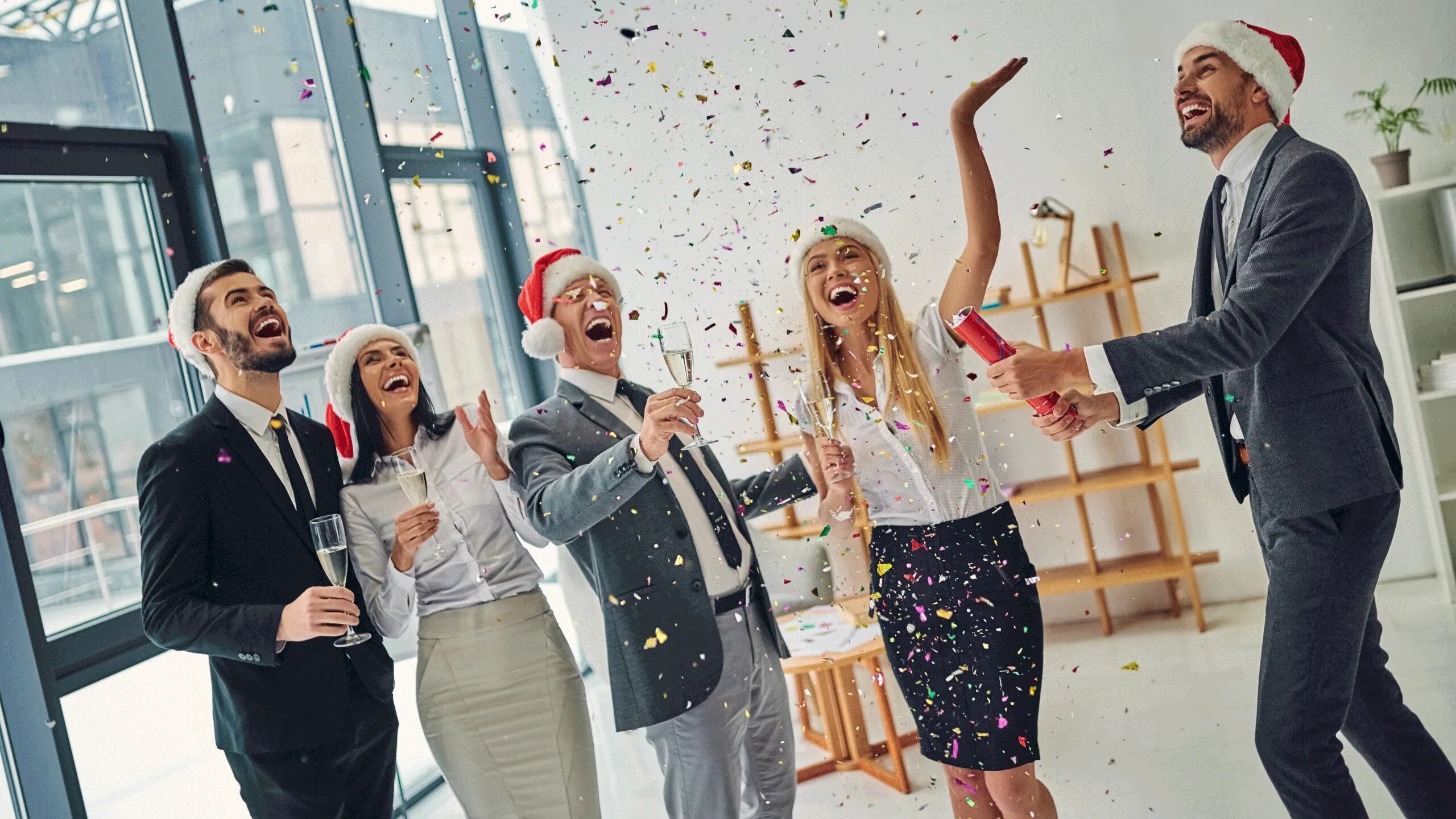 Christmas in office. Новый год компания. Спишите зачеркните логически лишнее слово. Рождество я отмечал у коллеги по работе. Офисная сотрудница новый год.