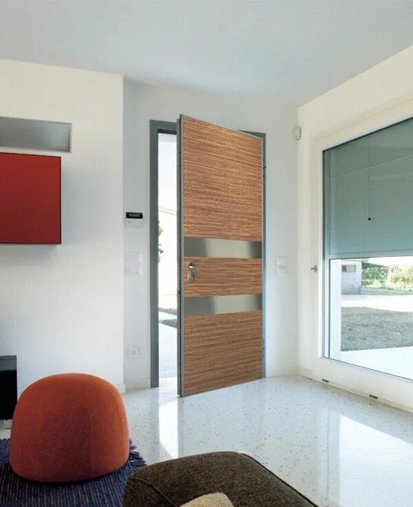 Двери в квартиру spacedoors спаcедурс. Дизайнерские входные двери в квартиру. Дизайн входной двери в квартире. Современные входные двери в квартиру. Дверь в квартиру с деревянной вставкой.