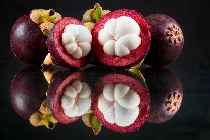 Фрукты тайланда мангустин. Маракуйя и мангостин. Мангостан фрукт. Как почистить мангостин. Мангостин мангостан.