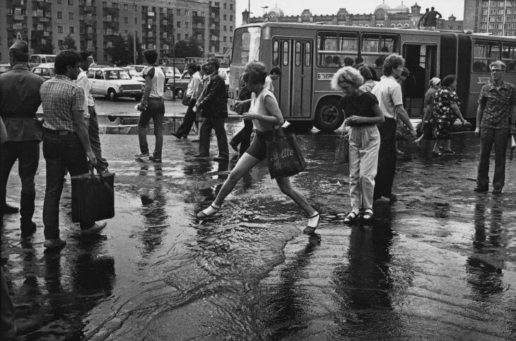 Свердловск 80 годы. Свердловск 80-е годы. Ил-18 на улице малышева свердловск 1977. Вокзал свердловск в ссср. Свердловск 80 годы.