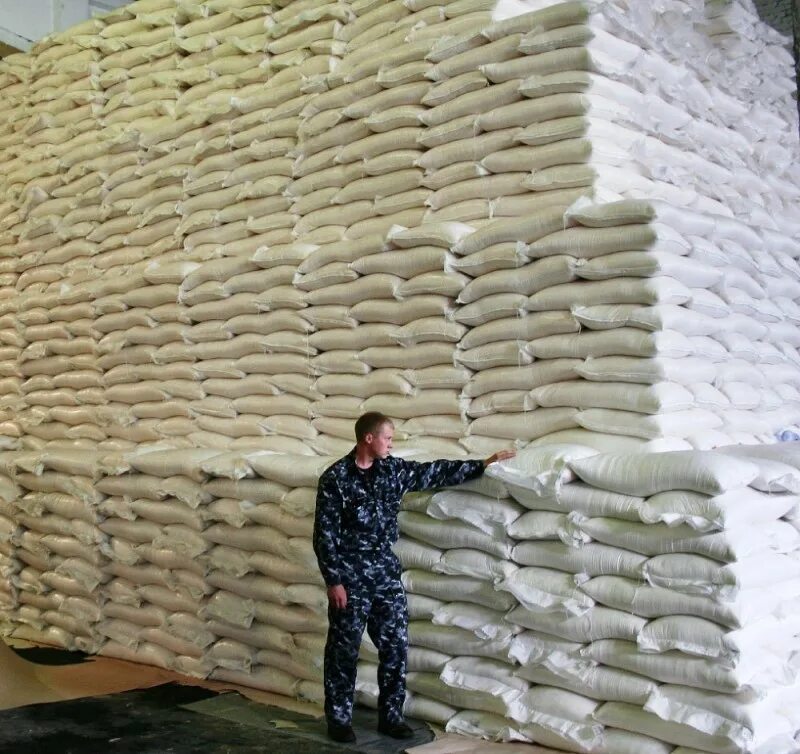 Картофель ред леди. Мешок сахара. Хранение муки на складе. Склад муки. Склад мешков с комбикормом.