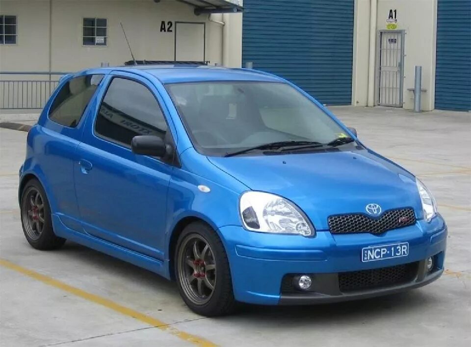 Купить витц в красноярске. Toyota Vitz 10. Toyota Vitz RS 2000. Toyota Vitz 1.5. Vitz RS 10.