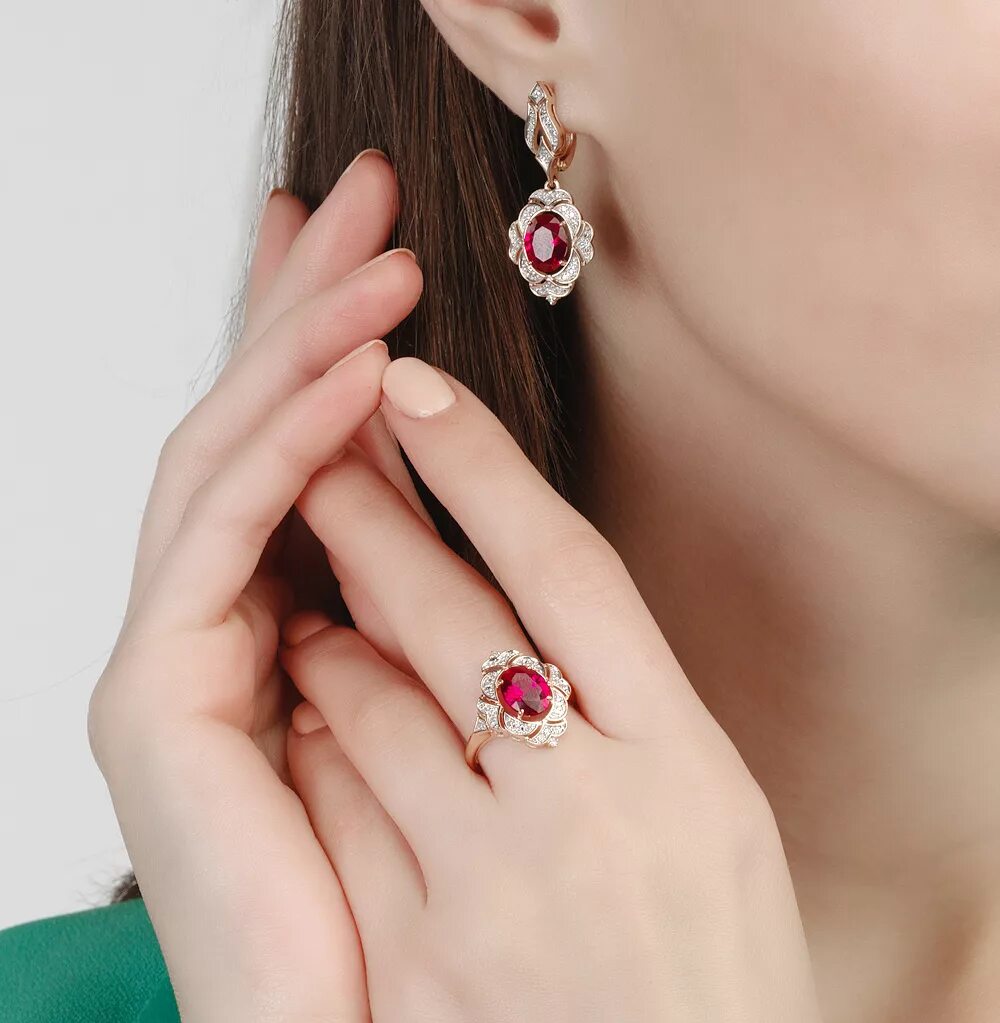 украшения с крупными рубинами. изделия с рубинами. комплекты украшений с рубинами. ювелирные камни рубин. украшения с рубином.