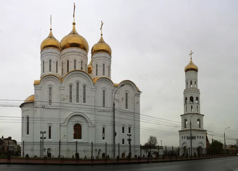 Храмы брянска телефоны. Троицкий собор (Брянск). Брянский кафедральный собор во имя Святой Троицы. Кафедральный собор Брянск колокольня. Троицкий собор Брянск фото.