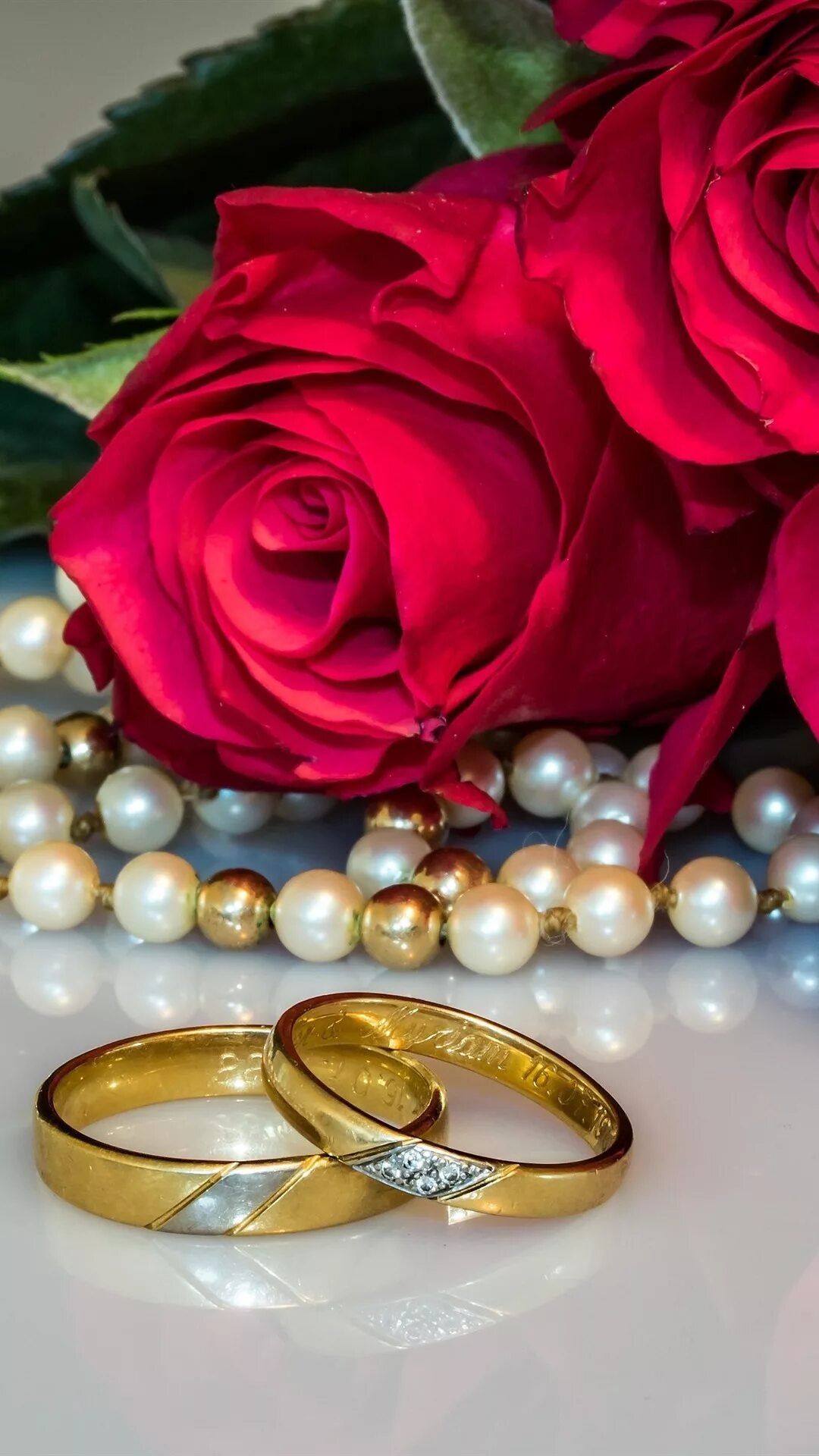 Поздравление с днем свадьбы 24. Красивые Свадебные кольца. Красивые обручальные кольца. Кольца на свадьбу. Обручальные кольца с цветами.
