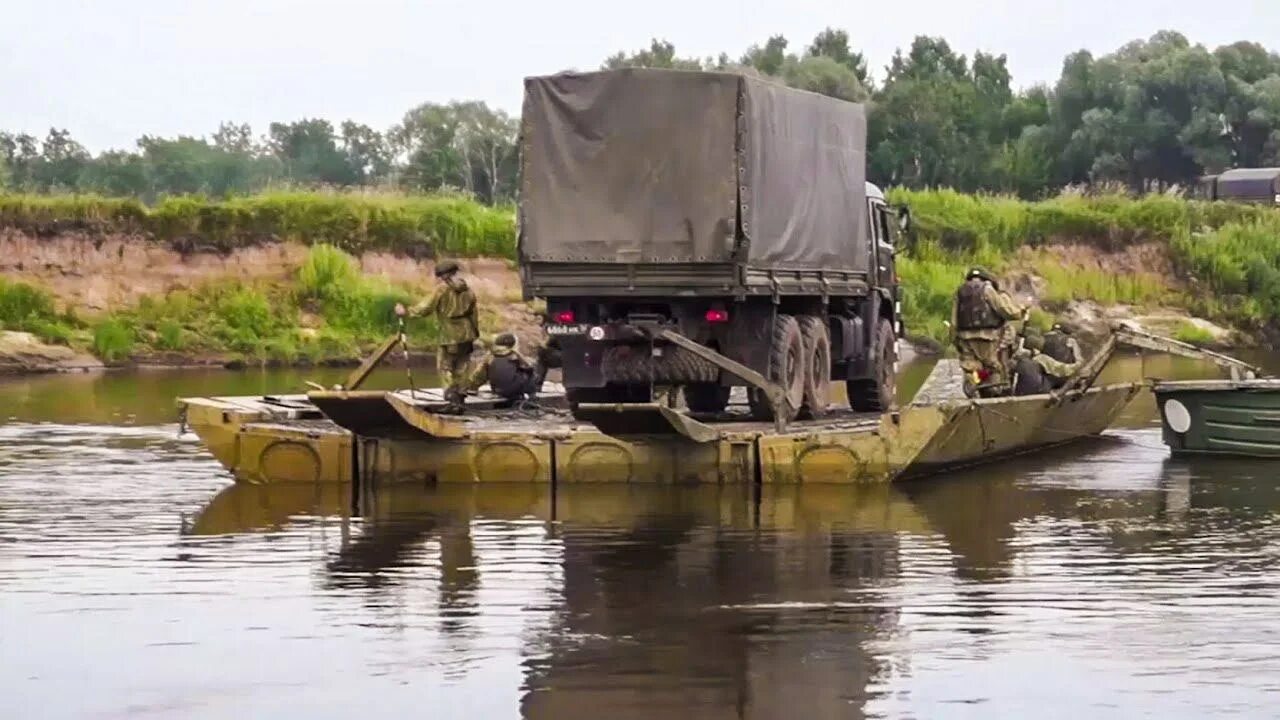 Переправы видео. Военная техника для переправы через реку. Речка ИЖ Понтонный мост. Наплавные мосты паромные и ледяные переправы. Переправа в военное время.