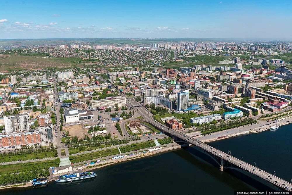 Красноярск с высоты птичьего полета. Красноярск центр города. Красноярск города Красноярского края. Центр Красноярска с высоты птичьего полета. Сколько проживает в красноярске