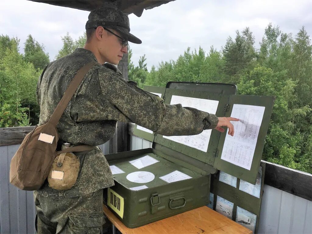 Обучение в военном учебном центре. Военная подготовка. Военный. Военный Связист. Кодировщик в армии.