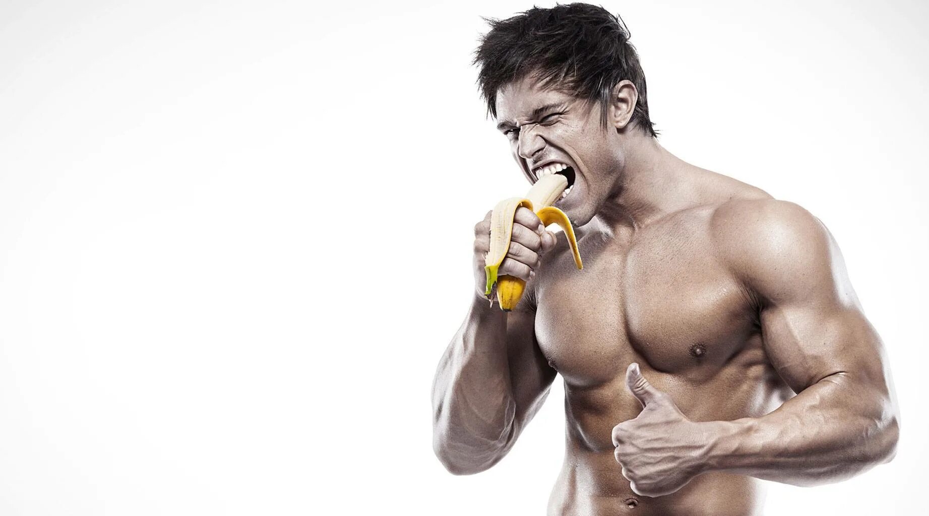Спортсмен приобрел спортивное питание и хочет. Спортсмены. Банан у мужчин. Банан спортсмен. Спортсмен кушает.