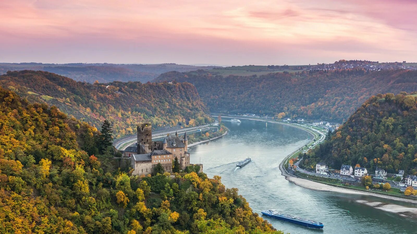 Как называется река германии. Река Рейн в Германии. Долина среднего Рейна Германия. Рейн Швейцария. Долина Рейна во Франции.