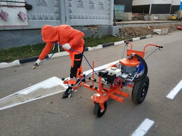 Hyvst splm 800 окрасочный аппарат. Машина для разметки. Самоходная разметочная машина rme rms-550. Graco linelazer 3400. Разметочная машина graco.