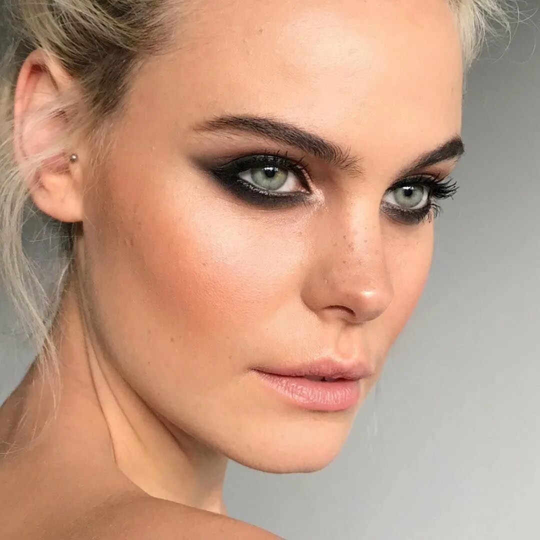 Бронзовый смоки айс. Смоки айс для кариз гла. Блэк айс макияж. Лайтовый смоки. Лайтовый смоки.