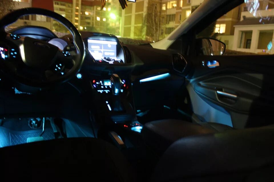 Свет форд куга. Подсветка салона Форд Куга 2. Подсветка Ford Kuga 2. Ambient Light Ford Kuga. Форд Куга 2 салон ночью.