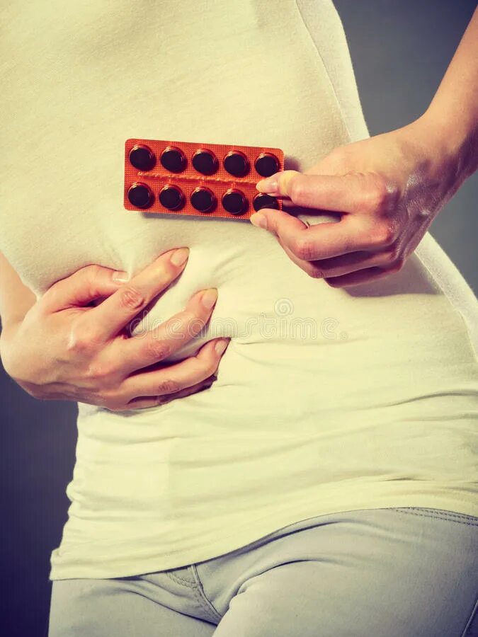 Живот таблетки девочки. Гормональный живот. Для похудения. Фото живота беременной и витаминов. Болит живот.