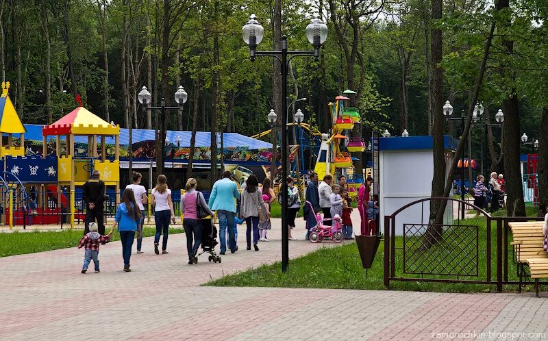 Парк на светотехстрое в саранске. Парк светотехстрой саранск. Парк на светотехстрое в саранске. Светотехстрой саранск площадь. Саранск светотехстрой фонтан.