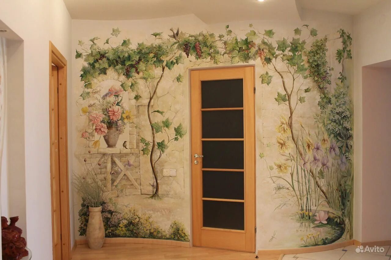 Стык разных обоев на одной стене. Фреска стык в углу. Обои над дверью. Обои над дверью. Красивая роспись стен.