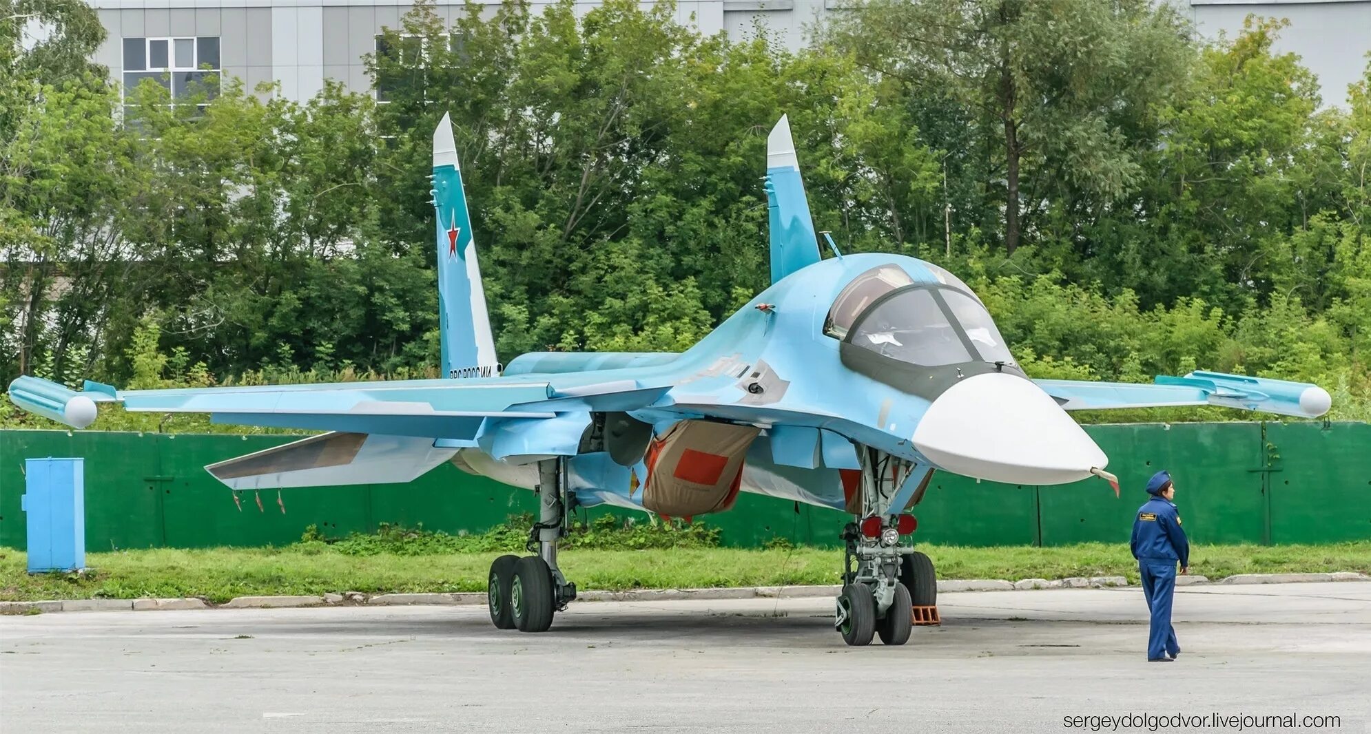 Истребитель-бомбардировщик су-34. Су 34 завод чкалова. Тапоич ташкент авиационный завод. Как называется самолет истребитель на заводе чкалова. Новосибирский авиационный завод имени в п чкалова в 1944.