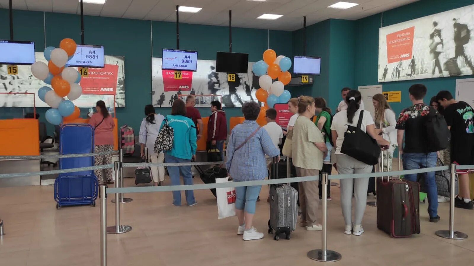 Челябинск владикавказ авиабилеты. Волгоград анталья самолет. Волгоград аэродром мариновка. Самолеты из волгограда в турцию. Волгоград анталия авиабилеты.