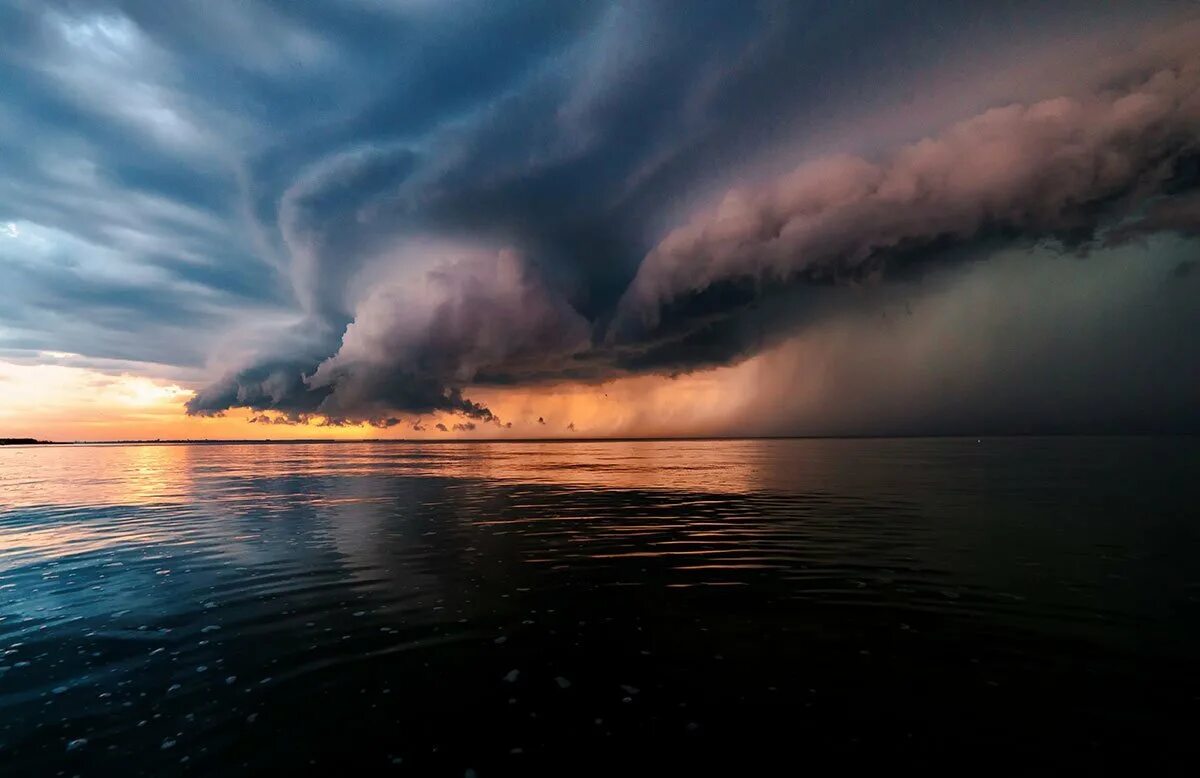 гроза на море. туман над морем. морской туман. дым над водой фото. туманное море.