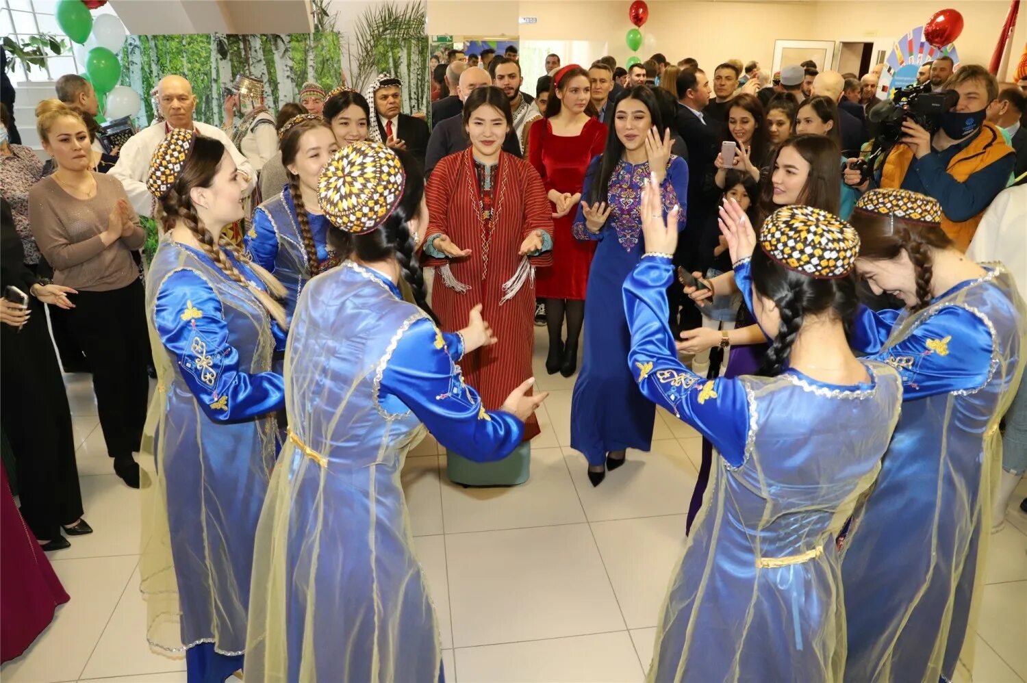 когда навруз в 2024 году. дом дружбы народов родник набережные челны. навруз емурзаевич. когда навруз в 2024 году. навруз праздник весны.