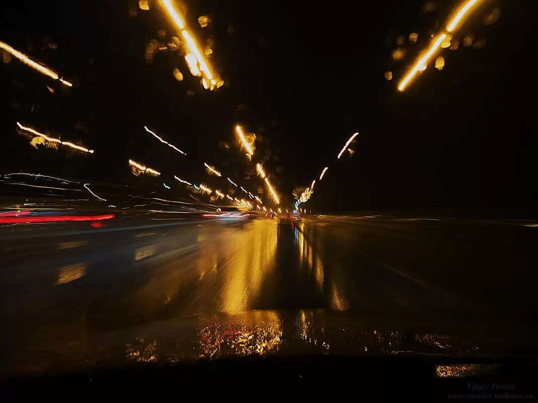 Автомобиль ночью на дороге. Ночная дорога. Ночной город из машины. Машина ночью. Машина ночью на дороге.