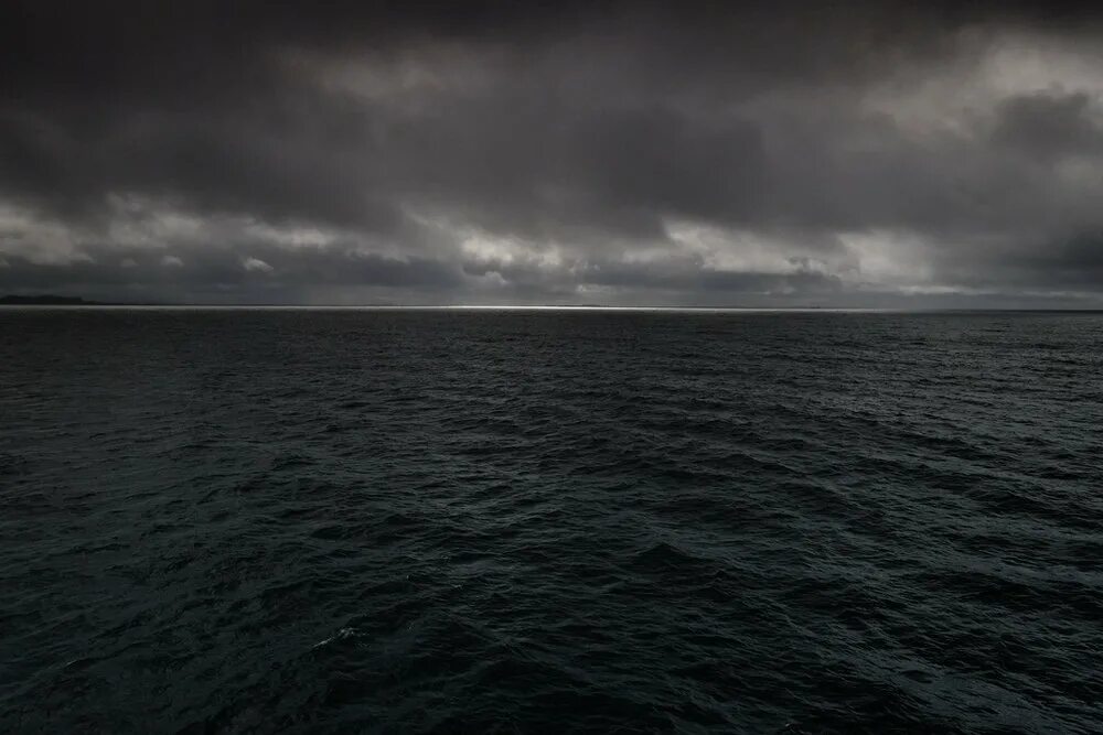 Есть черный океан. Тёмное море Геншин. Мрачное море. Океан. Мрачный океан.